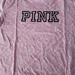 Everyday tee in rose bandana and yoga leggings